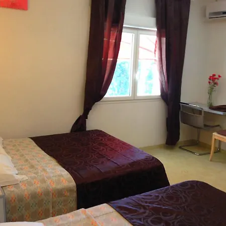 Le Plaza Brussels Портирань